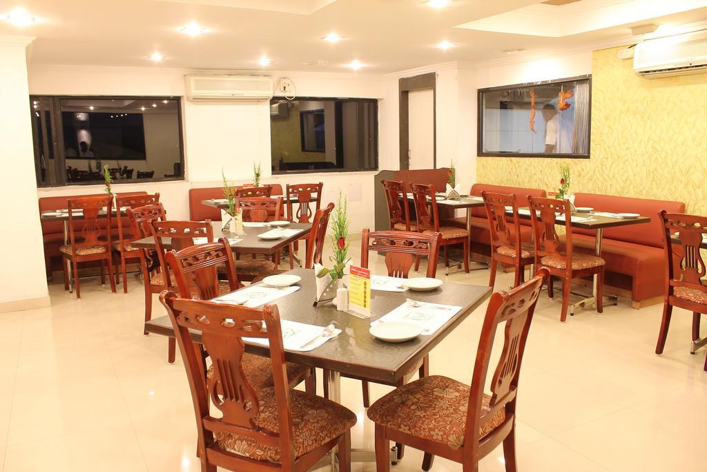 Hotel Emerald Park Chennai Exterior photo