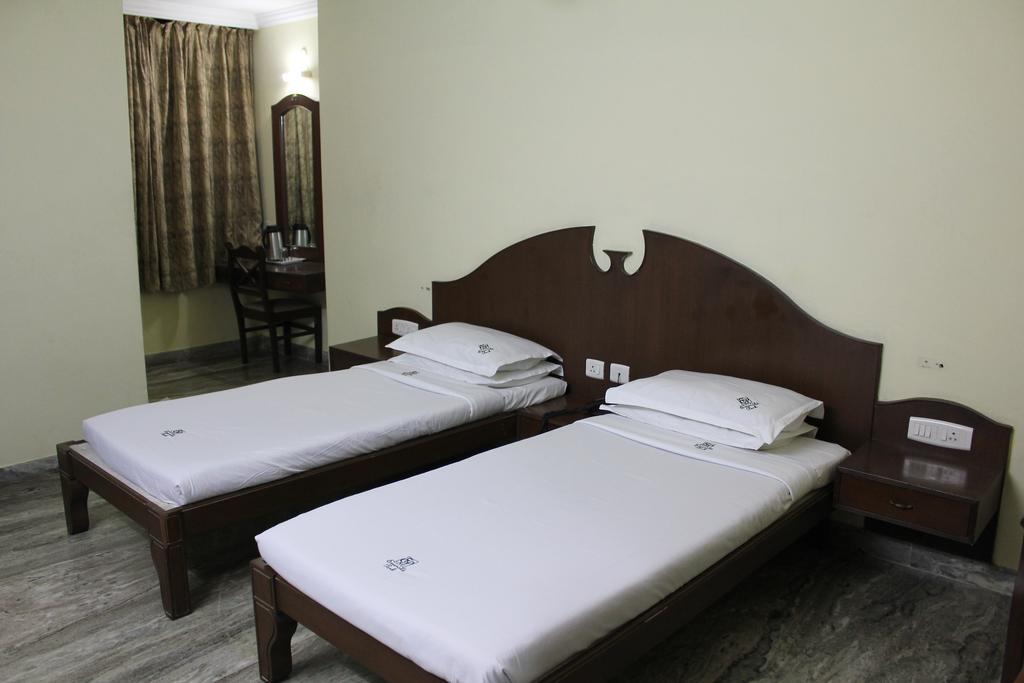 Hotel Emerald Park Chennai Room photo