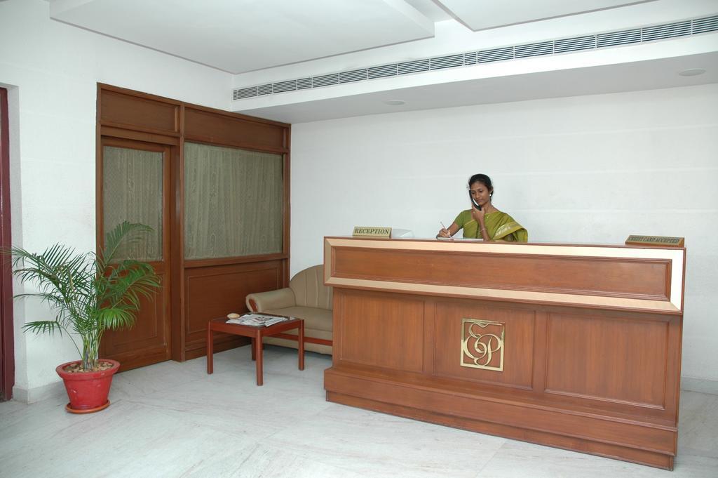 Hotel Emerald Park Chennai Exterior photo