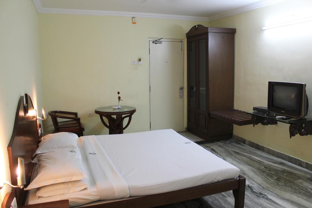 Hotel Emerald Park Chennai Room photo