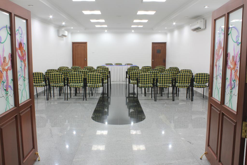 Hotel Emerald Park Chennai Exterior photo